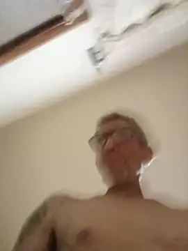 Snapshot of chris-sbh11 chatting on 05-15-26, 01:34 chris-sbh11 online show from 05-15-26, 01:34