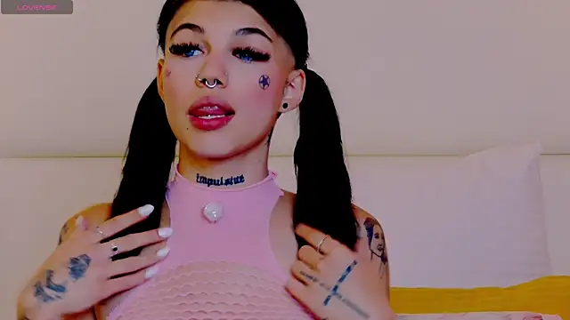 Snapshot of YasminnStorm chatting on 07-06-26, 04:31 YasminnStorm online show from 07-06-26, 04:31