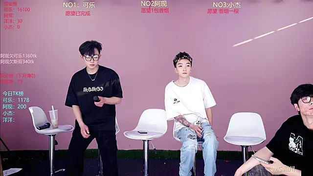 Snapshot of w-lucky02 chatting on 05-10-26, 10:20 w-lucky02 online show from 05-10-26, 10:20
