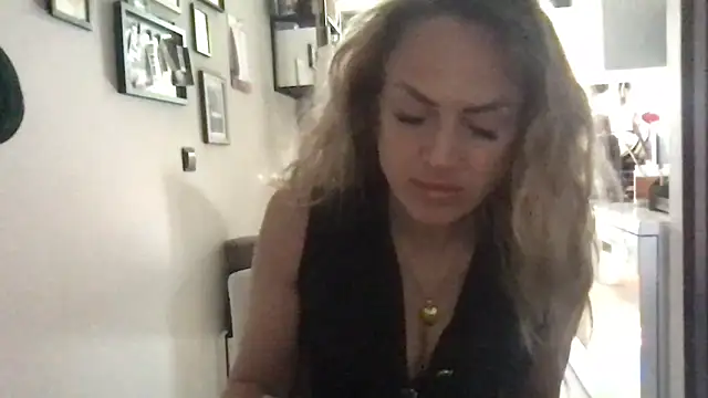 Snapshot of BlondSeduction chatting on 04-08-26, 08:47 BlondSeduction online show from 04-08-26, 08:47