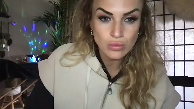 Snapshot of BlondSeduction chatting on 05-13-26, 04:04 BlondSeduction online show from 05-13-26, 04:04