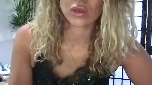 Snapshot of BlondSeduction chatting on 06-11-26, 10:57 BlondSeduction online show from 06-11-26, 10:57