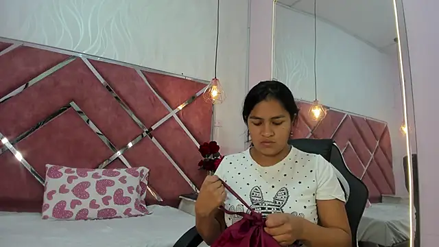 Snapshot of AprilMiiller chatting on 05-21-26, 12:56 AprilMiiller online show from 05-21-26, 12:56