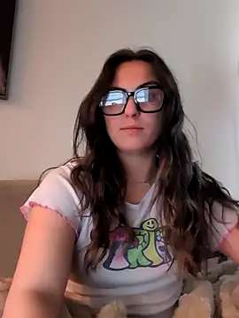 Snapshot of alwayswettt chatting on 05-18-26, 01:17 alwayswettt online show from 05-18-26, 01:17