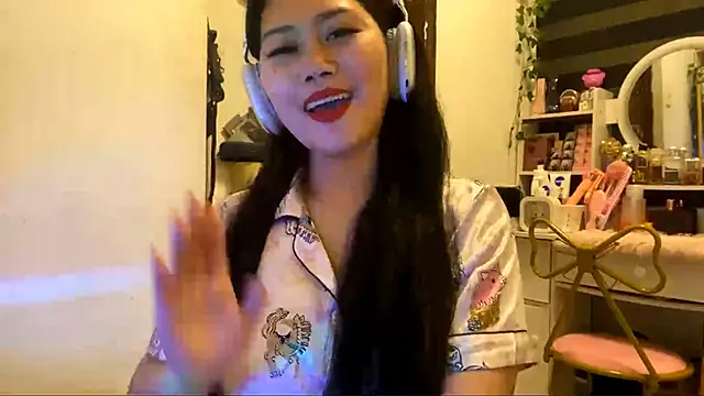 Snapshot of GlindaDejardin chatting on 04-28-26, 05:18 GlindaDejardin online show from 04-28-26, 05:18