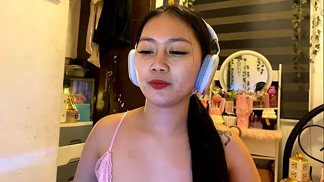Snapshot of GlindaDejardin chatting on 05-06-26, 05:18 GlindaDejardin online show from 05-06-26, 05:18