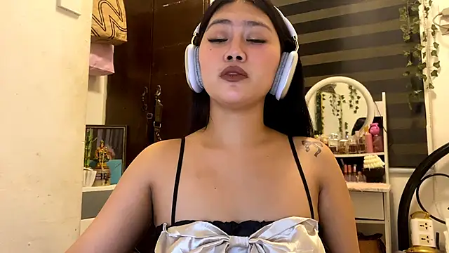 Snapshot of GlindaDejardin chatting on 05-15-26, 05:53 GlindaDejardin online show from 05-15-26, 05:53