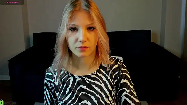 Snapshot of Angelina_Becker chatting on 04-17-26, 01:19 Angelina Becker online show from 04-17-26, 01:19
