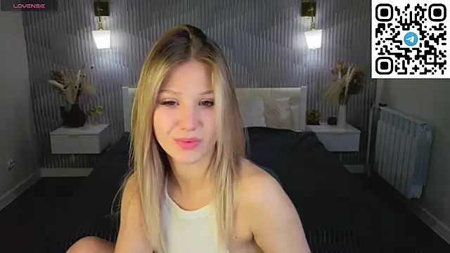 Snapshot of Angelina_Becker chatting on 05-10-26, 01:11 Angelina Becker online show from 05-10-26, 01:11