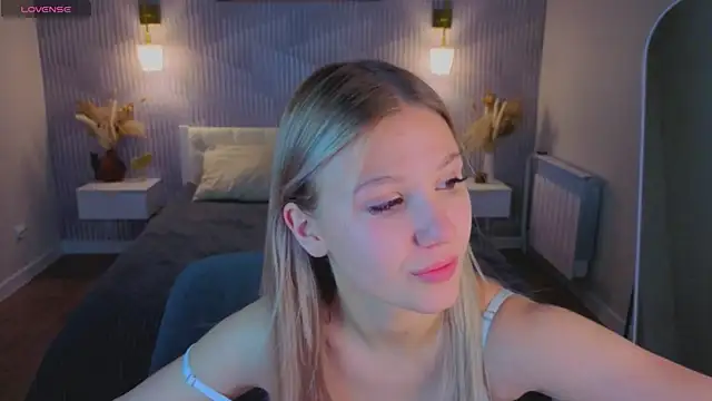 Snapshot of Angelina_Becker chatting on 05-14-26, 01:12 Angelina Becker online show from 05-14-26, 01:12