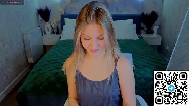 Snapshot of Angelina_Becker chatting on 05-19-26, 01:11 Angelina Becker online show from 05-19-26, 01:11