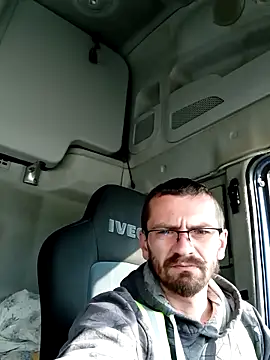 jozsi1995 online show from 04-21-26, 06:31