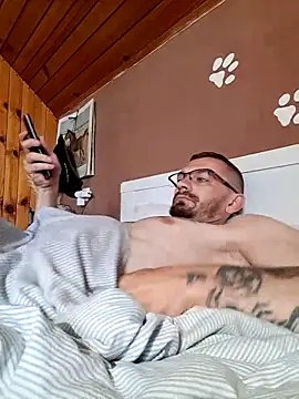 Snapshot of jozsi1995 chatting on 05-13-26, 06:11 jozsi1995 online show from 05-13-26, 06:11