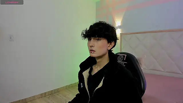 Snapshot of Eidan_tay chatting on 04-11-26, 07:40 Eidan tay online show from 04-11-26, 07:40