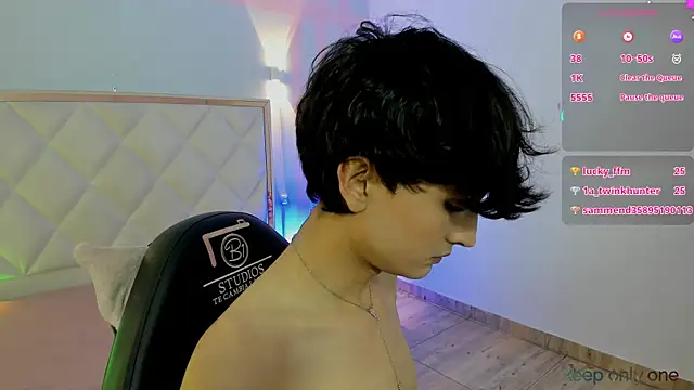 Snapshot of Eidan_tay chatting on 04-21-26, 01:42 Eidan tay online show from 04-21-26, 01:42