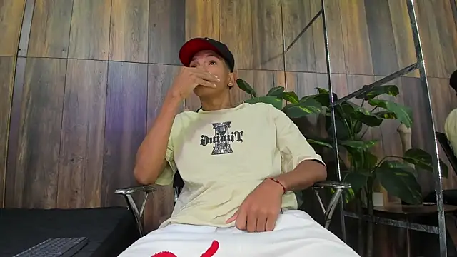 Snapshot of AndySinss chatting on 04-21-26, 01:39 AndySinss online show from 04-21-26, 01:39