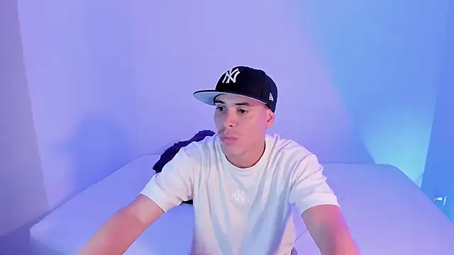 Axel  fierro online show from 04-06-26, 07:48