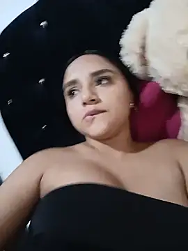 Snapshot of Valentina_Narvaez chatting on 07-06-26, 07:27 Valentina Narvaez online show from 07-06-26, 07:27