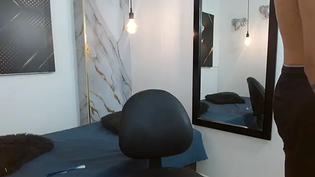 GoldenDesireX  online show from 04-12-26, 07:19
