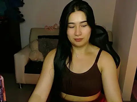 Snapshot of EvelynLeen_ chatting on 04-24-26, 08:00 EvelynLeen online show from 04-24-26, 08:00
