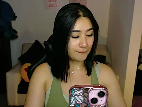 Snapshot of EvelynLeen_ chatting on 05-21-26, 07:10 EvelynLeen online show from 05-21-26, 07:10