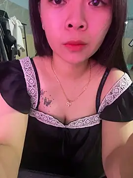 Snapshot of Pink_83 chatting on 04-18-26, 07:45 Pink 83 online show from 04-18-26, 07:45