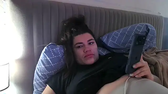 Snapshot of miss_preggie chatting on 05-01-26, 05:06 miss preggie online show from 05-01-26, 05:06