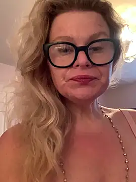 Snapshot of Love_Lee_xo chatting on 07-25-26, 11:30 Love Lee xo online show from 07-25-26, 11:30