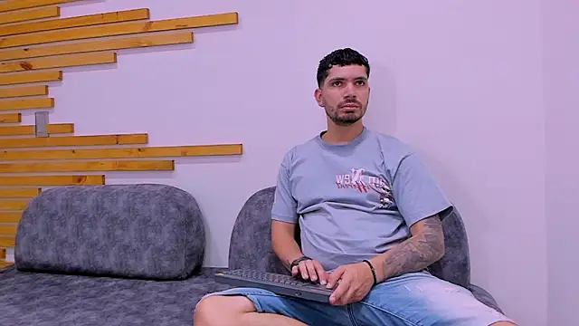 Snapshot of Mateew__ chatting on 04-06-26, 02:07 Mateew online show from 04-06-26, 02:07