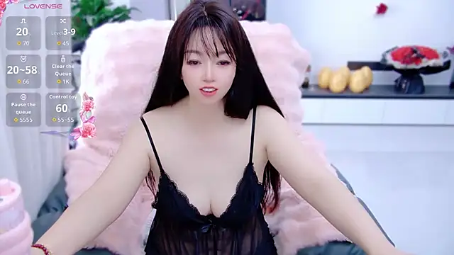 Snapshot of Millin-Mi chatting on 05-16-26, 02:19 Millin-Mi online show from 05-16-26, 02:19