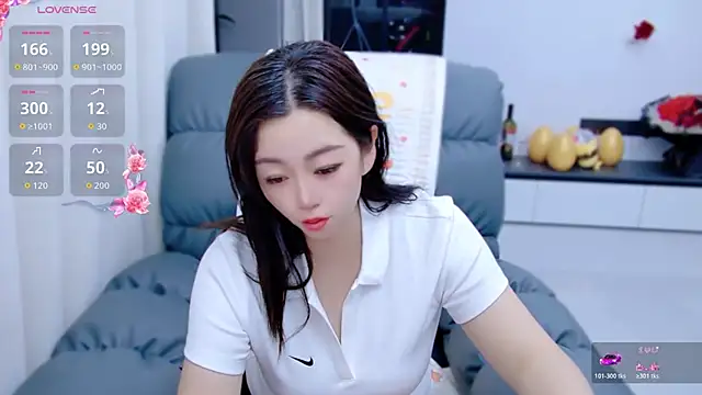 Snapshot of Millin-Mi chatting on 05-19-26, 02:01 Millin-Mi online show from 05-19-26, 02:01