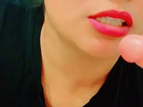 Snapshot of MojaditPussy chatting on 05-02-26, 12:10 MojaditPussy online show from 05-02-26, 12:10
