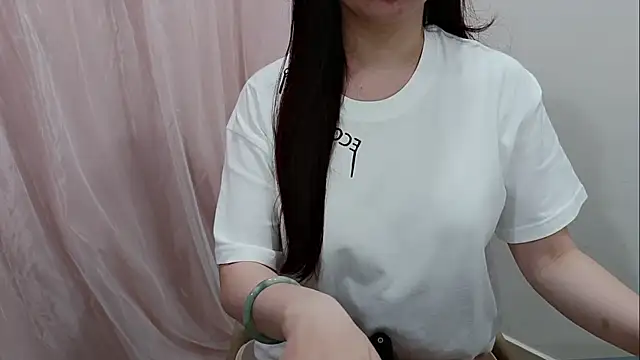 Snapshot of minami-yuiyui chatting on 05-20-26, 01:34 minami-yuiyui online show from 05-20-26, 01:34