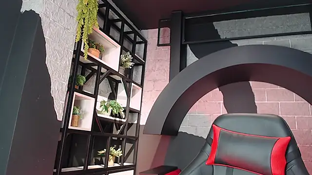 TINIFOX online show from 04-08-26, 01:33