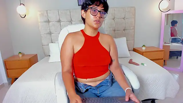 Snapshot of roxy_sweet18 chatting on 04-07-26, 08:53 roxy sweet18 online show from 04-07-26, 08:53