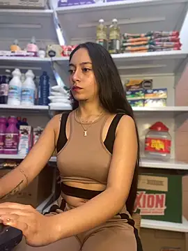 Snapshot of DulceLatinaxo chatting on 04-17-26, 09:51 DulceLatinaxo online show from 04-17-26, 09:51