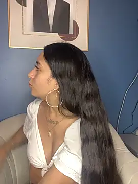 Snapshot of DulceLatinaxo chatting on 04-24-26, 09:39 DulceLatinaxo online show from 04-24-26, 09:39