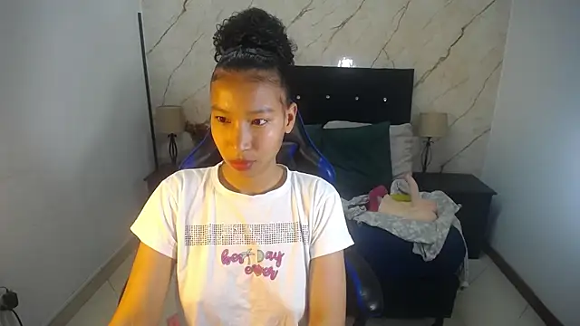 hasley cute online show from 05-05-26, 07:22