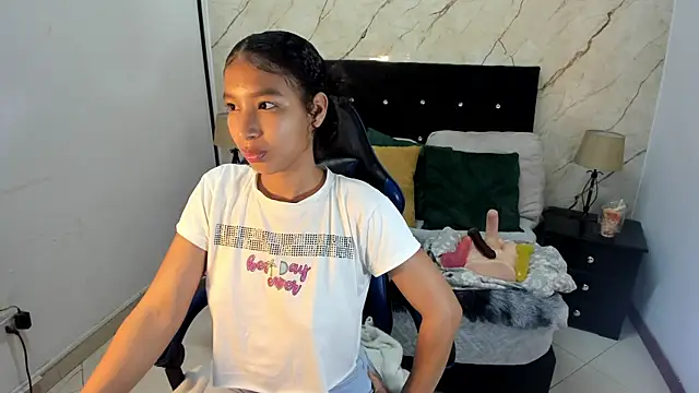 hasley cute online show from 05-20-26, 07:42