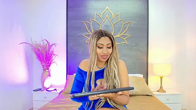 Snapshot of Kiara_Parker_ chatting on 05-18-26, 08:03 Kiara Parker online show from 05-18-26, 08:03
