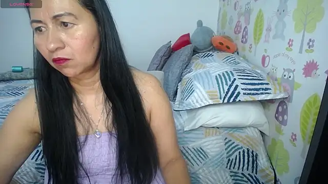 Snapshot of Tyna_b chatting on 06-14-26, 03:03 Tyna b online show from 06-14-26, 03:03