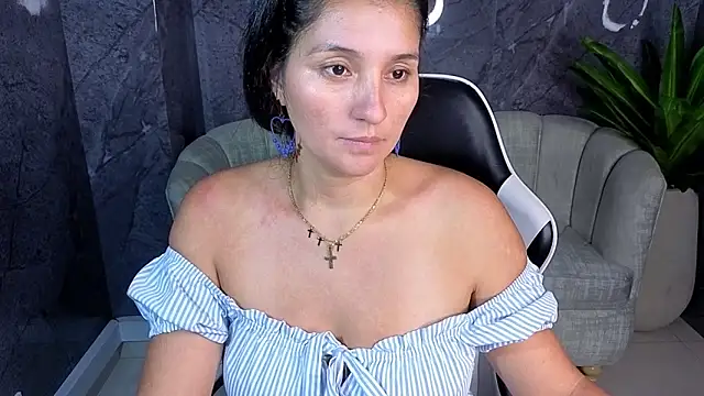 Snapshot of Alisson_tx_ chatting on 04-17-26, 09:45 Alisson tx online show from 04-17-26, 09:45