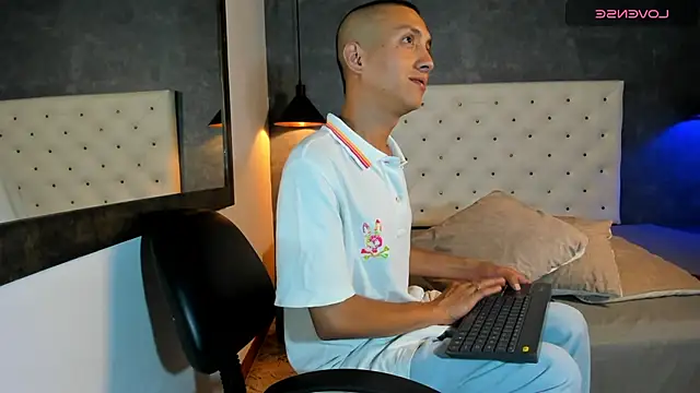 Jara Chick online show from 05-29-26, 08:29
