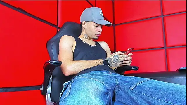 Daniel huge22 online show from 05-13-26, 01:52