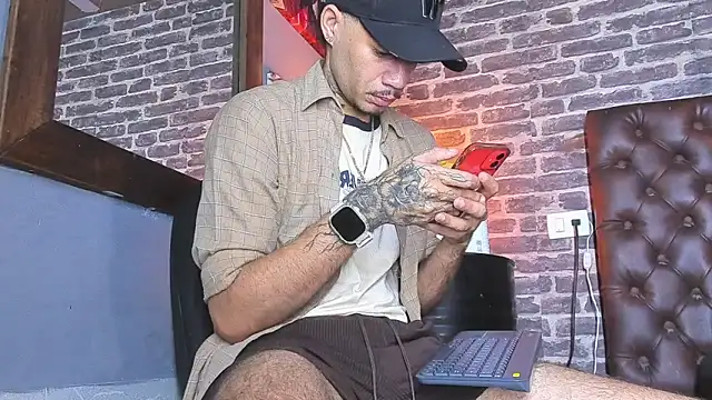 Snapshot of Daniel_huge22 chatting on 06-18-26, 02:43 Daniel huge22 online show from 06-18-26, 02:43