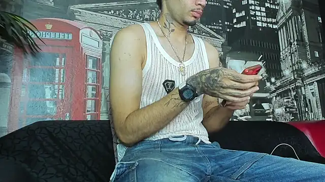 Snapshot of Daniel_huge22 chatting on 06-19-26, 02:21 Daniel huge22 online show from 06-19-26, 02:21
