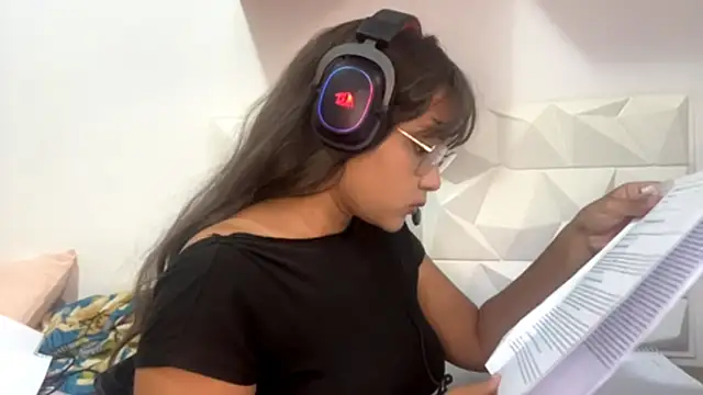 IsisValentine online show from 04-14-26, 06:14