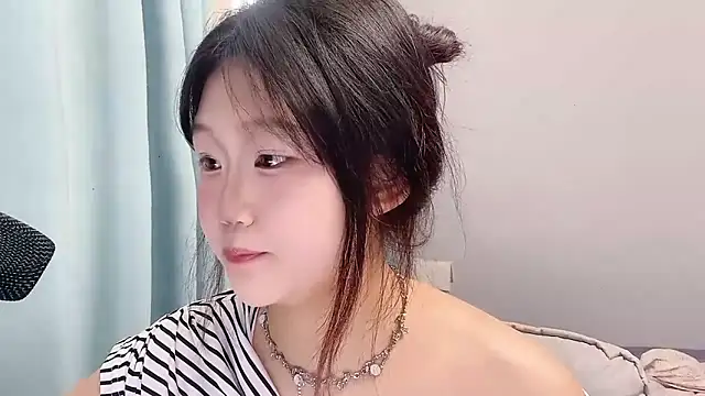 Snapshot of Lilababy00 chatting on 04-17-26, 02:03 Lilababy00 online show from 04-17-26, 02:03