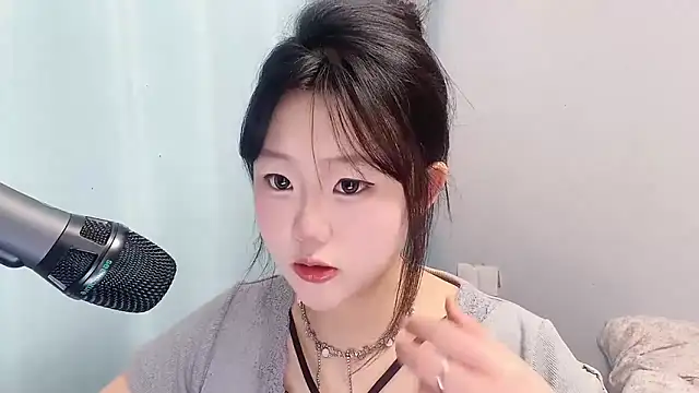 Snapshot of Lilababy00 chatting on 04-18-26, 02:15 Lilababy00 online show from 04-18-26, 02:15