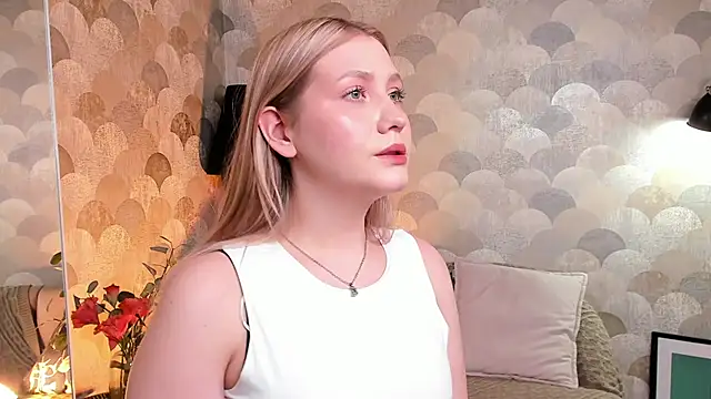 Emilicious online show from 04-19-26, 01:32